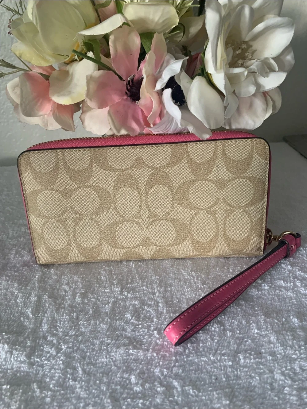 Coach Long Zip Around Wallet Signature Canvas Detachable Wrist-strap Pink/Cream